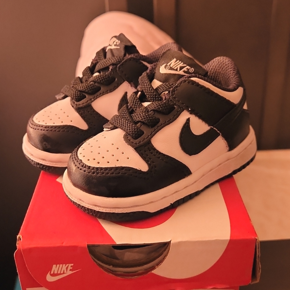 Baby unisex panda dunk lows size 3c